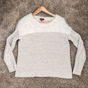 Two by Vince Camuto mixed media eyelash sweater S